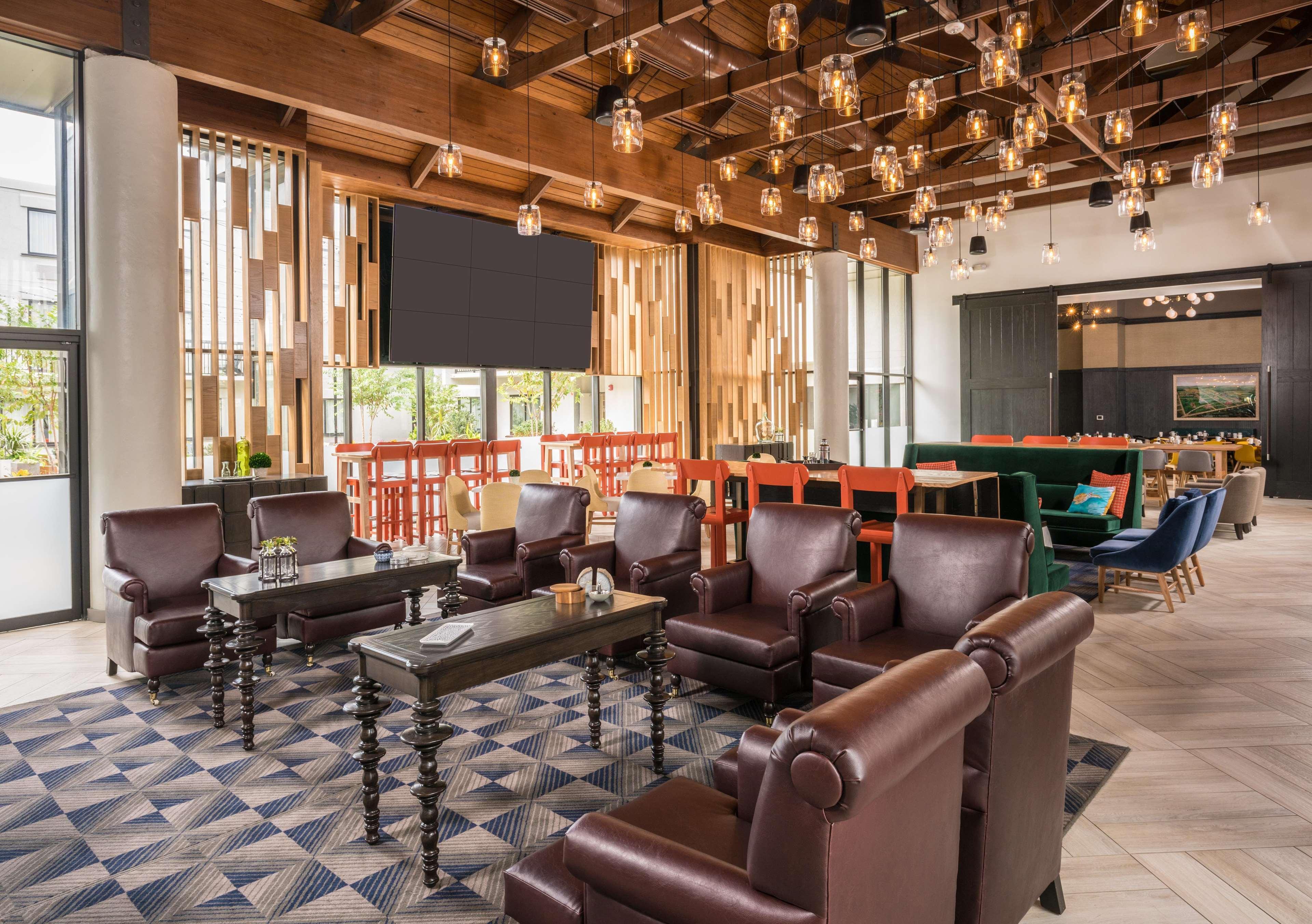 Doubletree By Hilton Γκέινσβιλ Εξωτερικό φωτογραφία